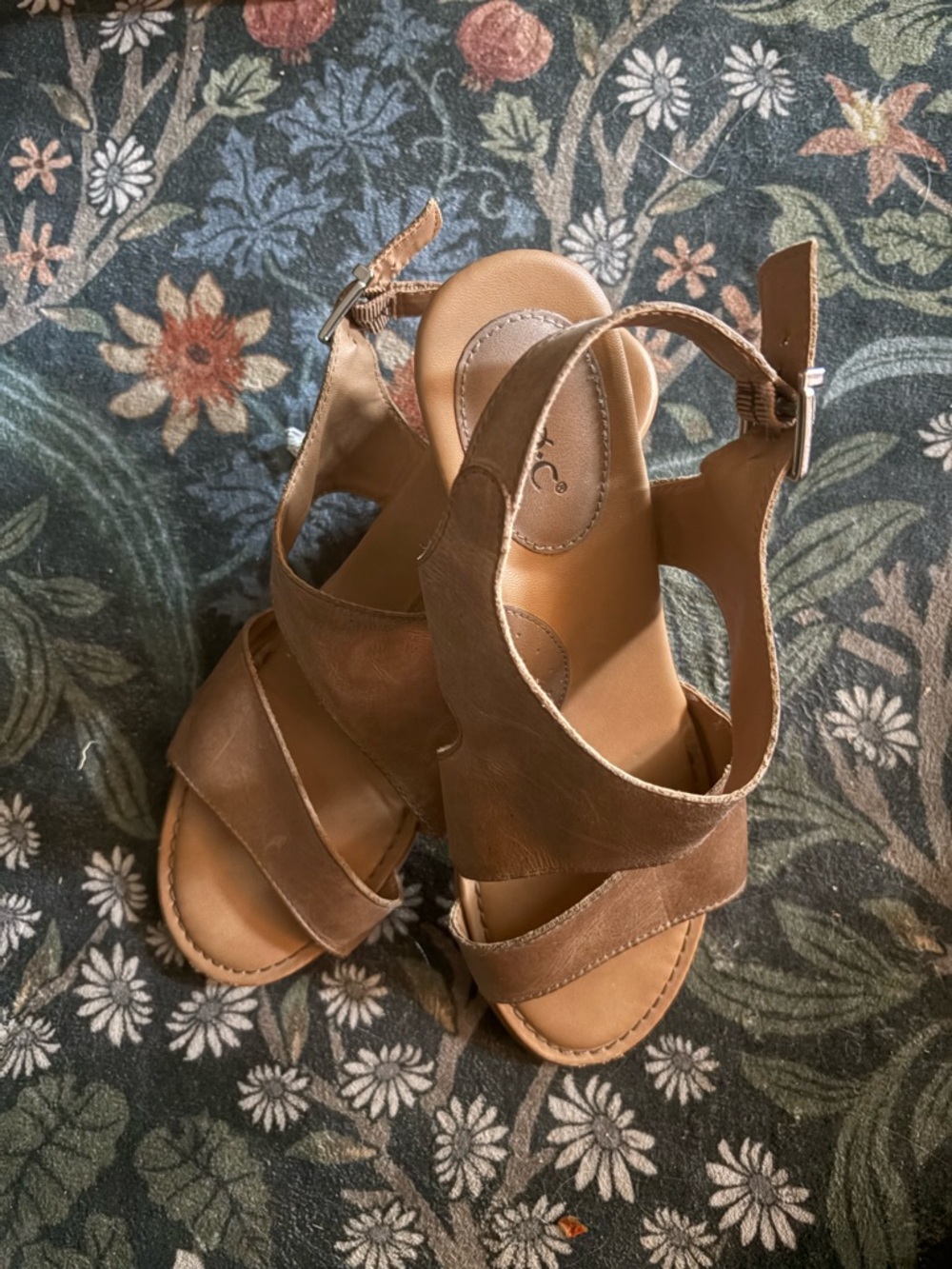 b.o.c. Brown Leather Block Heel Sandles Womens 9